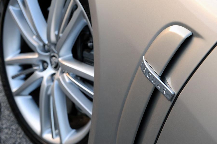  Jaguar XF Supercharged 2010 года  (фото 46 из 56)